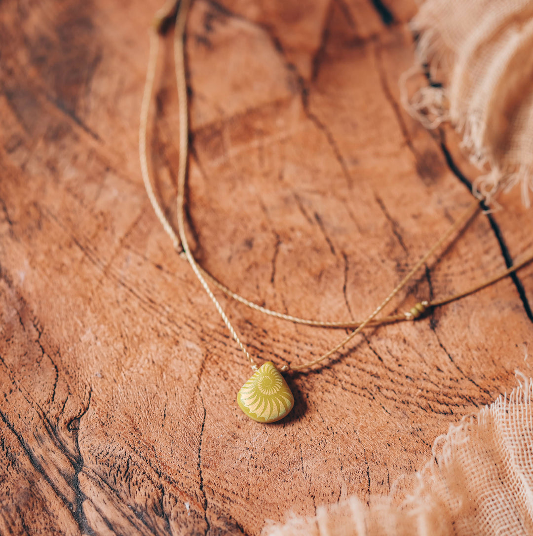 OLIVINE Psychedelic Teardrop Layered Choker Necklace