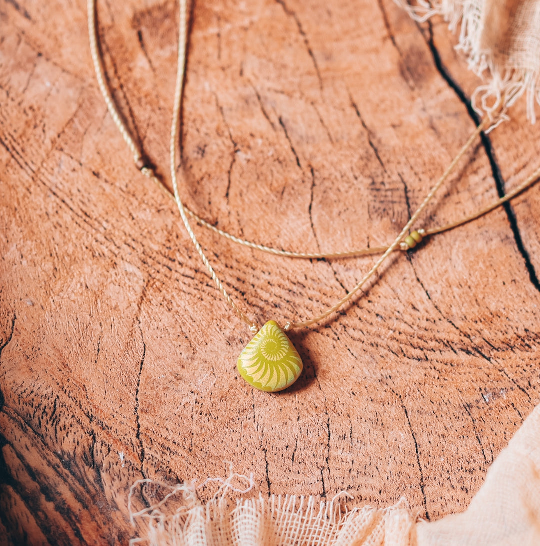 OLIVINE Psychedelic Teardrop Layered Choker Necklace